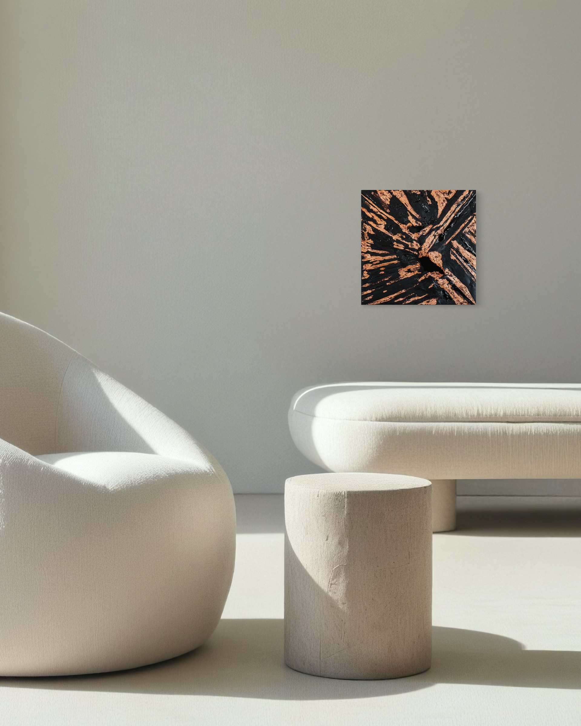 Hochrelief Kunstwerk 2024 von Marianna Ackermann, Mixed Media Wandobjekt mit Gips, Stoff und Blattmetall, plastische weiße Form auf Blau-Gold-Struktur, 40x40 cm